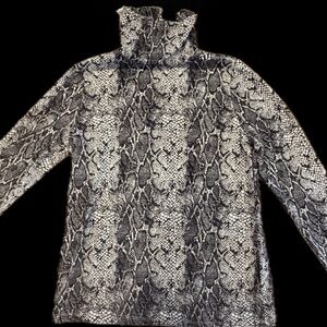 NWT - Banana Republic LuxeSpun Knit Snakeskin Print Turtleneck - S